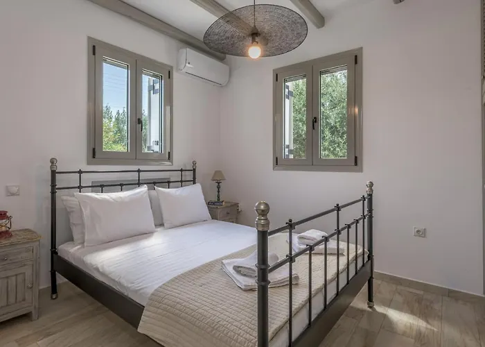 Happy Babi * Adamantas (Milos)